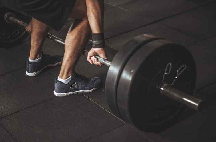 Does Lifting Weights Burn Fat Faster Than Cardio